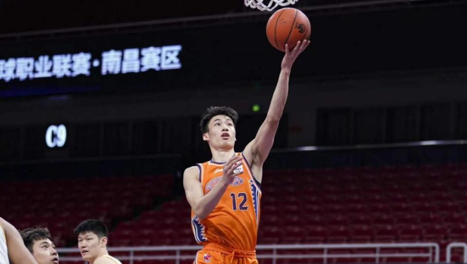 广东宏远与, 在进行阵容