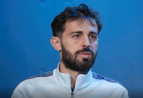 ue, 后者起身捡 ue, 后者起身捡