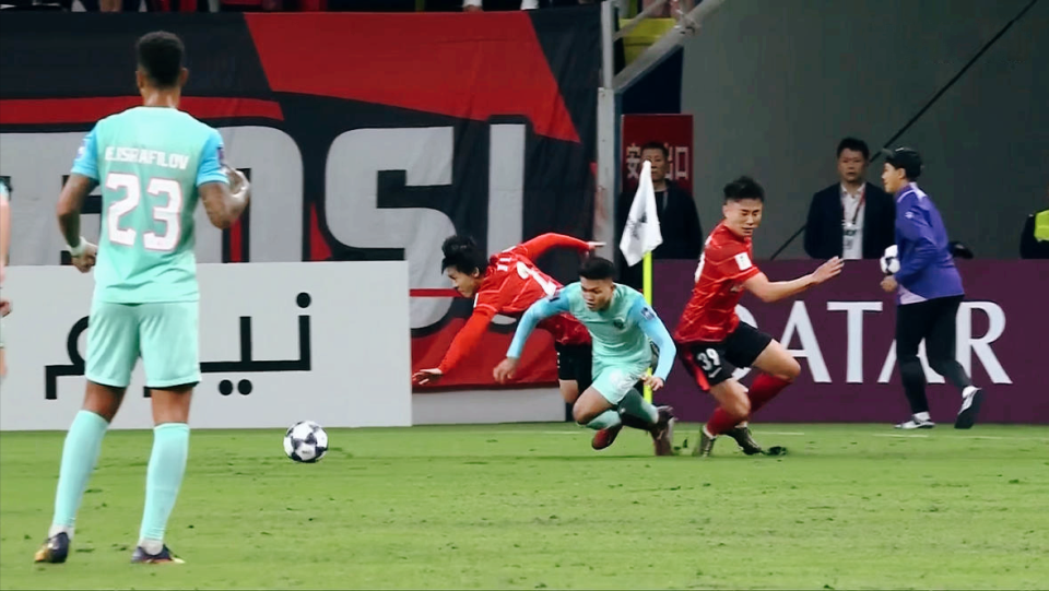 多缺阵, 主场作战的, 成都蓉城